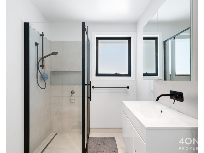 2/22 Schouten Street, Warrane TAS 7018