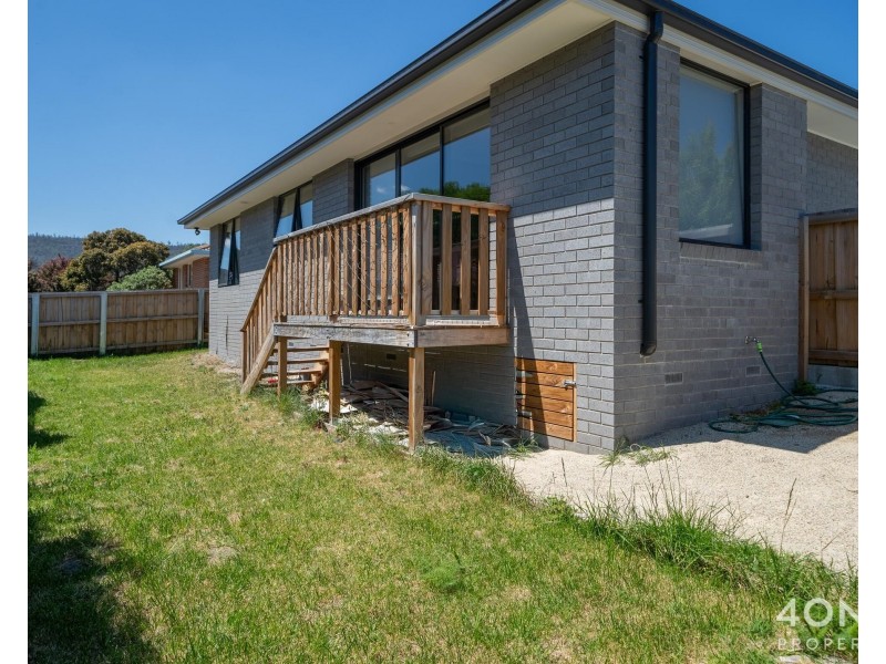 2/22 Schouten Street, Warrane TAS 7018