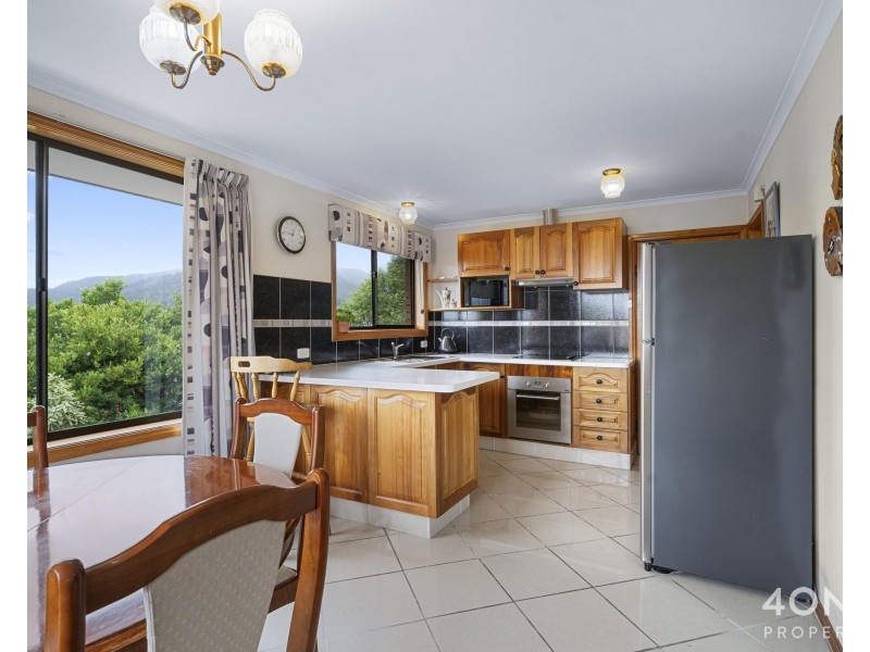 1/11 Alwyn Road, Lenah Valley TAS 7008