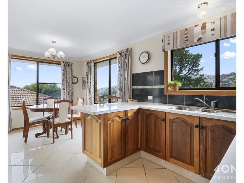 1/11 Alwyn Road, Lenah Valley TAS 7008