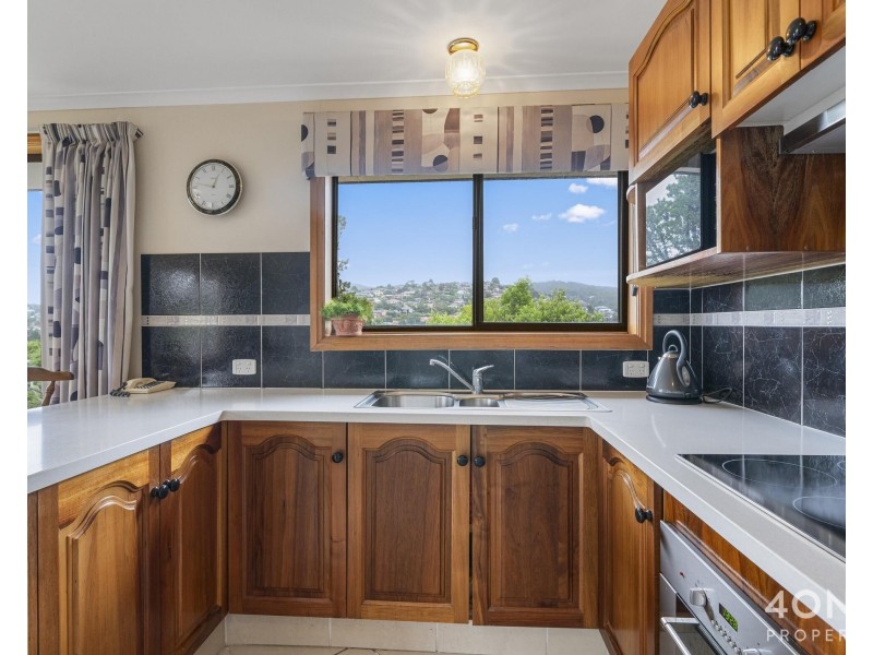 1/11 Alwyn Road, Lenah Valley TAS 7008