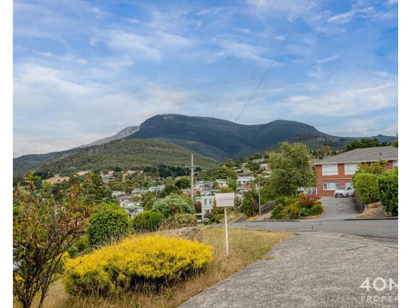 1/11 Alwyn Road, Lenah Valley TAS 7008