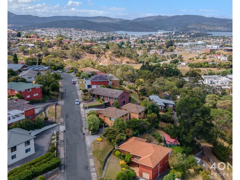 1/11 Alwyn Road, Lenah Valley TAS 7008