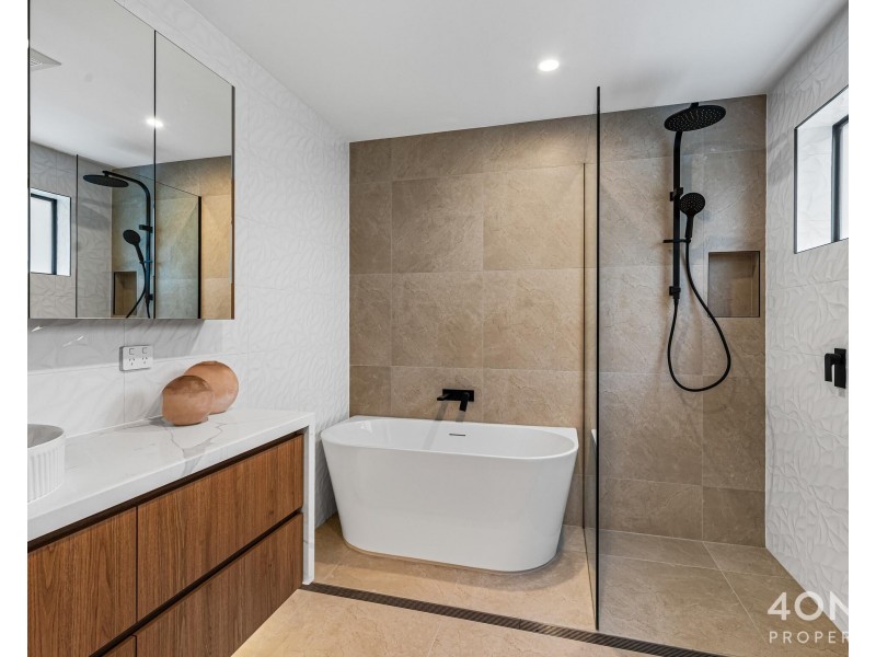 2 Belhaven Avenue, Taroona TAS 7053