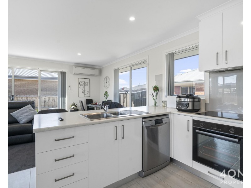 2/21 Hollingsworth Street, Brighton TAS 7030