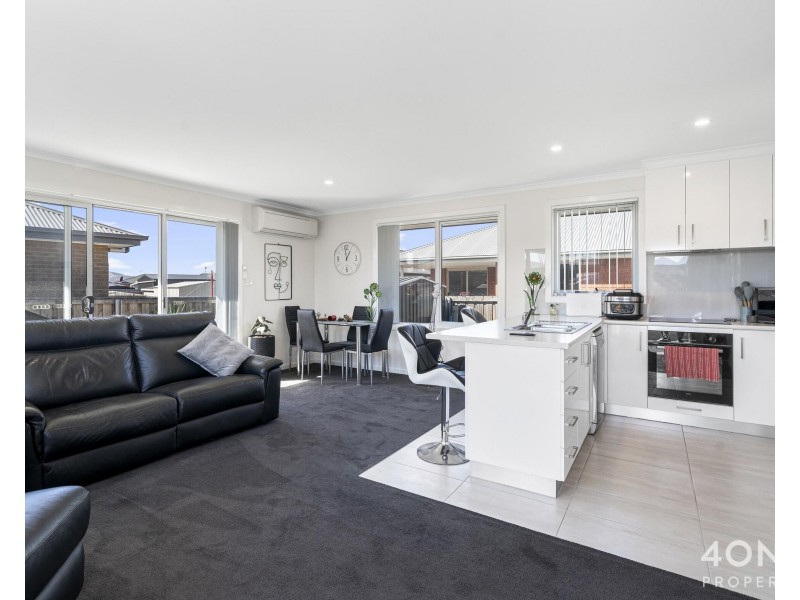 2/21 Hollingsworth Street, Brighton TAS 7030