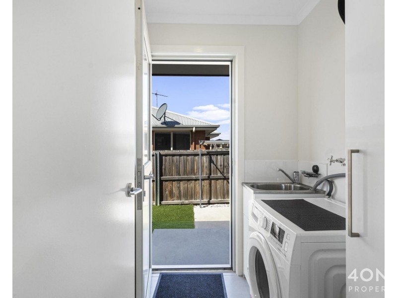 2/21 Hollingsworth Street, Brighton TAS 7030