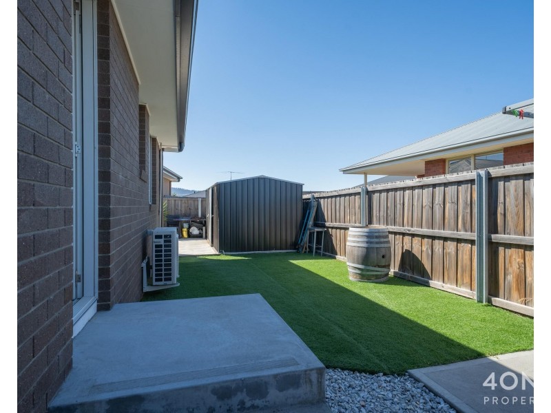 2/21 Hollingsworth Street, Brighton TAS 7030