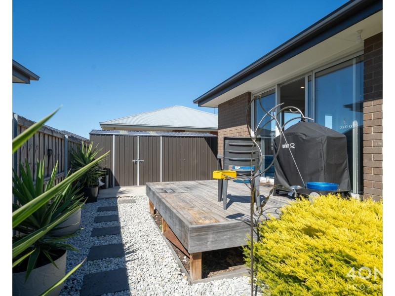 2/21 Hollingsworth Street, Brighton TAS 7030