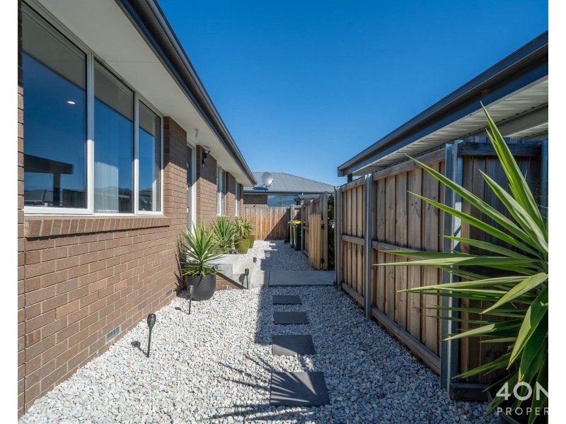 2/21 Hollingsworth Street, Brighton TAS 7030