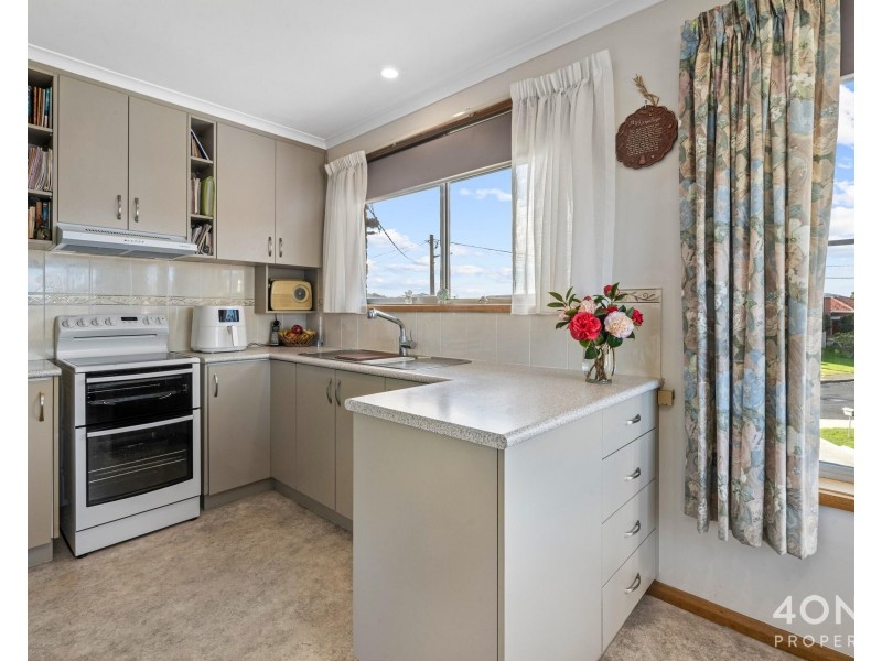 27 Falcon Road, Claremont TAS 7011