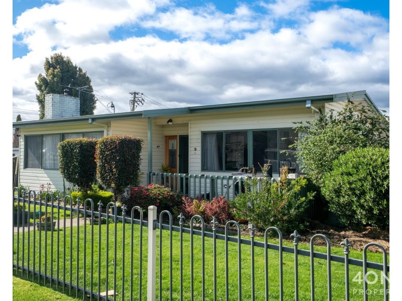 9 Bristol Road, Claremont TAS 7011