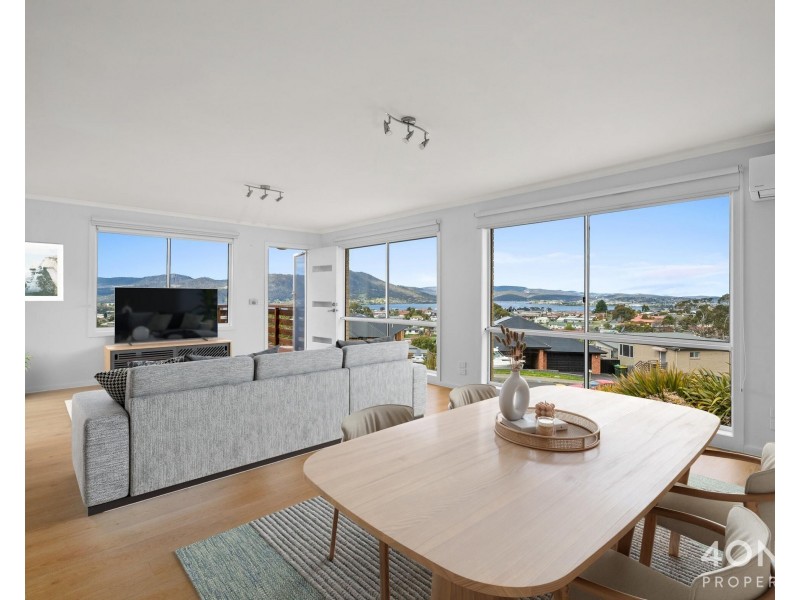 2/1 Cazaly Drive, Chigwell TAS 7011