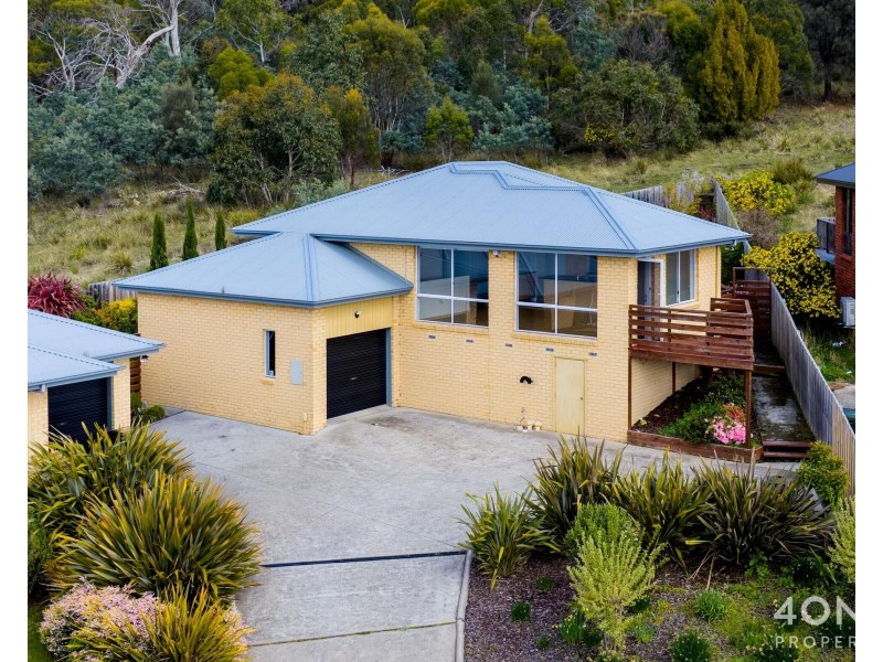2/1 Cazaly Drive, Chigwell TAS 7011