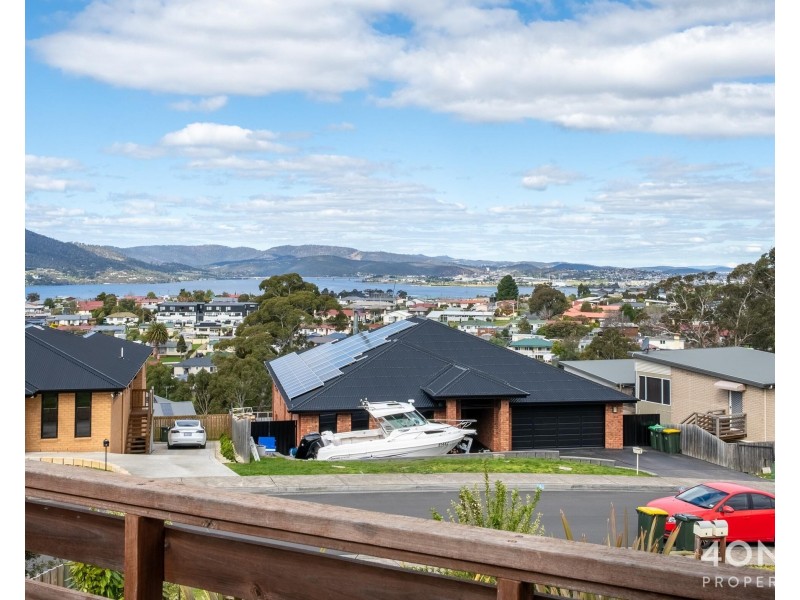 2/1 Cazaly Drive, Chigwell TAS 7011