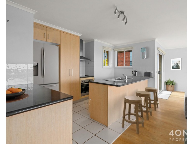 2/1 Cazaly Drive, Chigwell TAS 7011