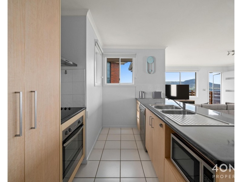 2/1 Cazaly Drive, Chigwell TAS 7011