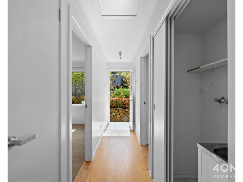 2/1 Cazaly Drive, Chigwell TAS 7011