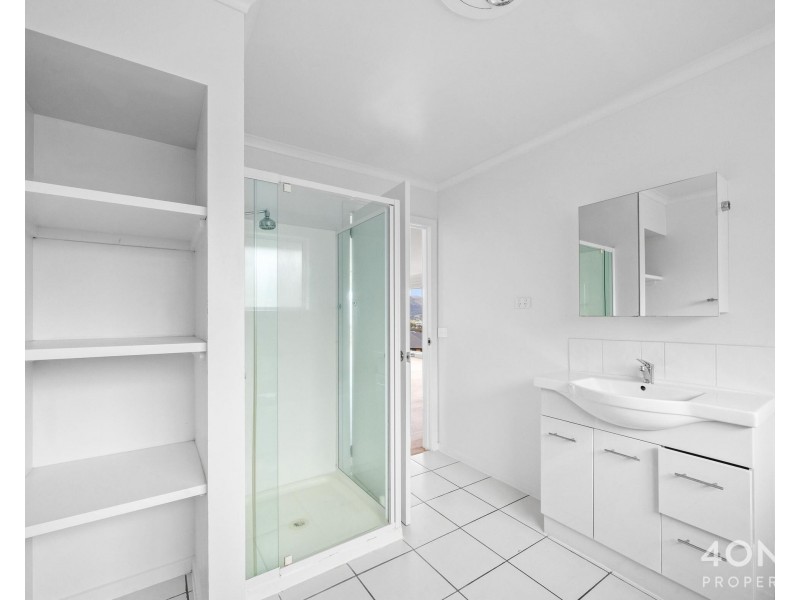 2/1 Cazaly Drive, Chigwell TAS 7011