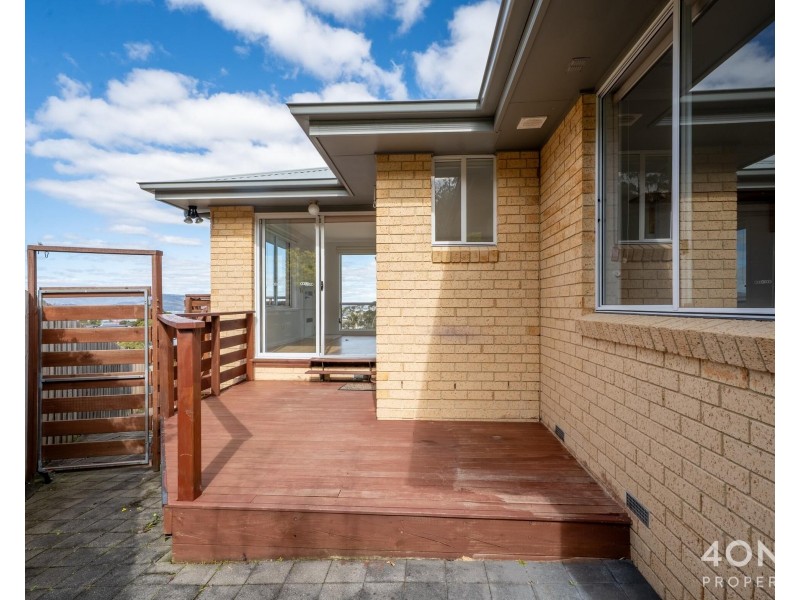 2/1 Cazaly Drive, Chigwell TAS 7011