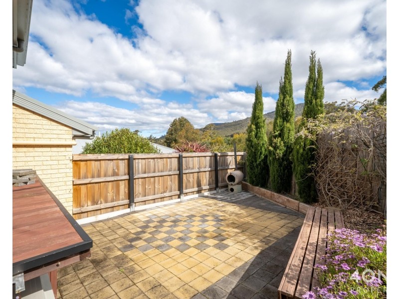 2/1 Cazaly Drive, Chigwell TAS 7011