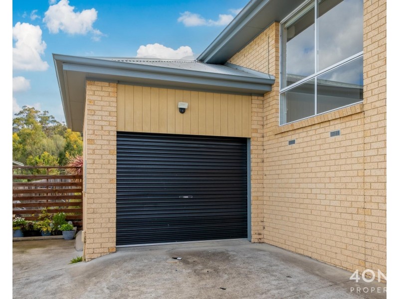2/1 Cazaly Drive, Chigwell TAS 7011