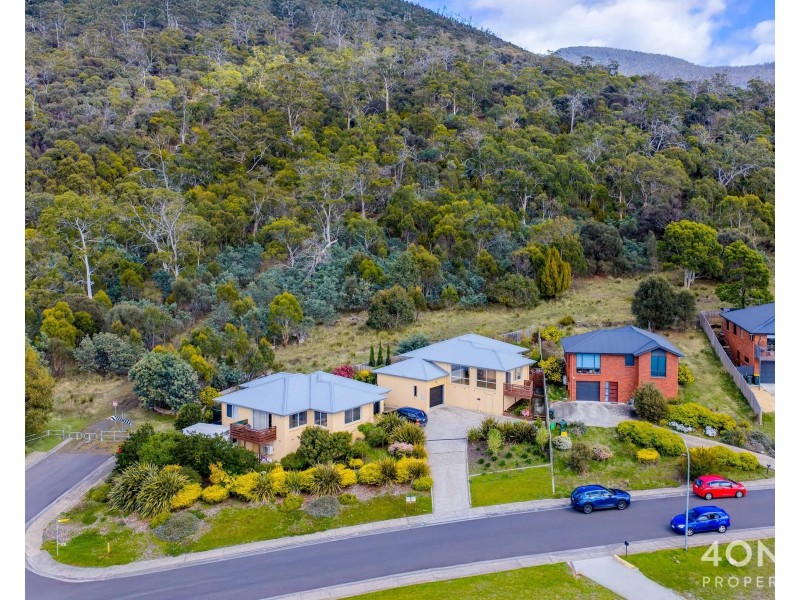 2/1 Cazaly Drive, Chigwell TAS 7011