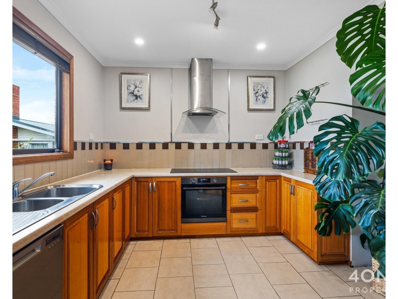 11 Huntley Street, Montrose TAS 7010