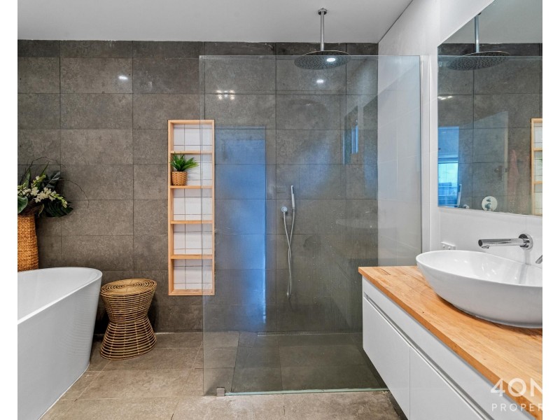 32 Gepp Parade, Derwent Park TAS 7009