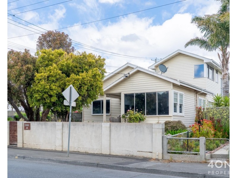 32 Gepp Parade, Derwent Park TAS 7009