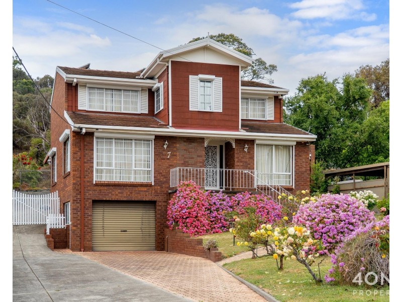 7 Oldham Avenue, New Town TAS 7008