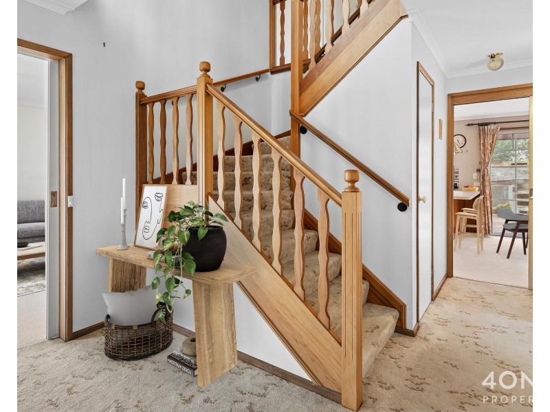 7 Oldham Avenue, New Town TAS 7008