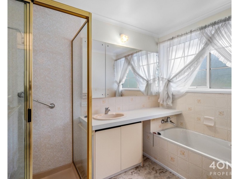 7 Oldham Avenue, New Town TAS 7008