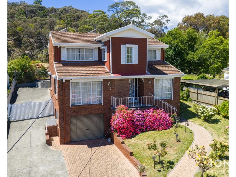 7 Oldham Avenue, New Town TAS 7008