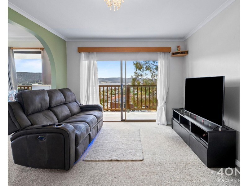 16 Selby Place, Berriedale TAS 7011