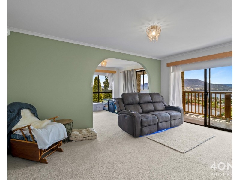 16 Selby Place, Berriedale TAS 7011
