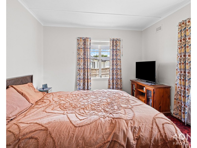 77 Lampton Avenue, Derwent Park TAS 7009