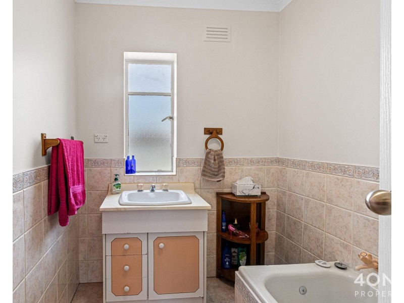 77 Lampton Avenue, Derwent Park TAS 7009