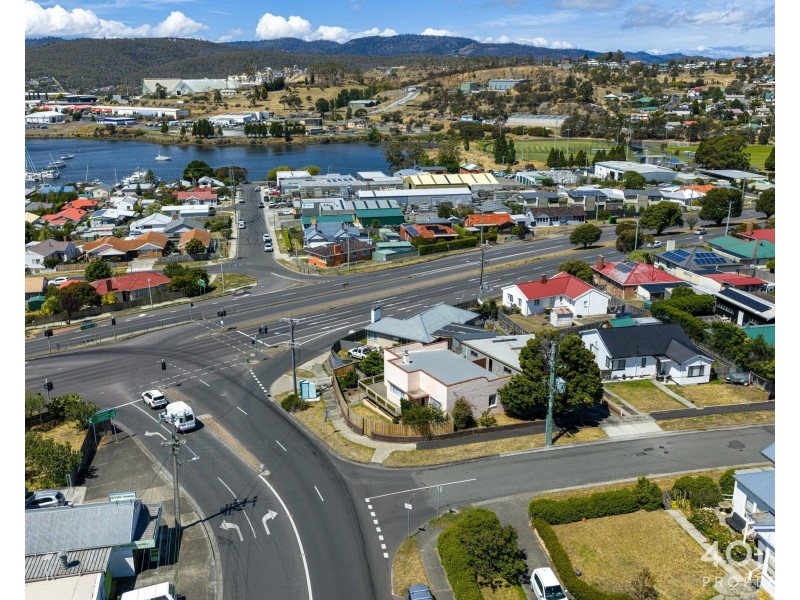 77 Lampton Avenue, Derwent Park TAS 7009