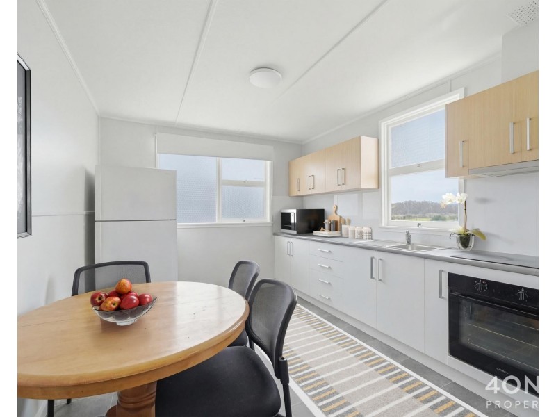 8 Centenary Crescent, Claremont TAS 7011