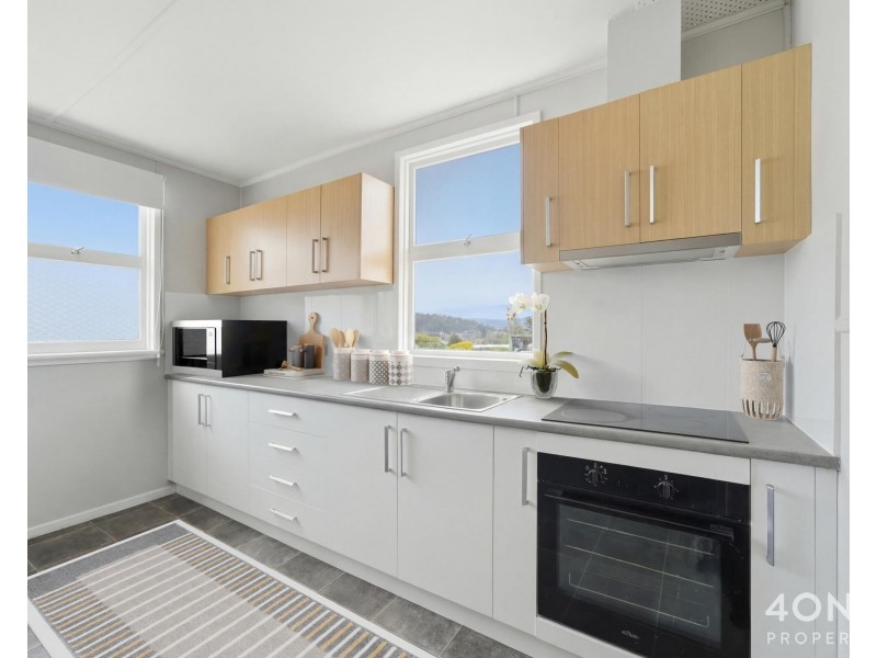 8 Centenary Crescent, Claremont TAS 7011