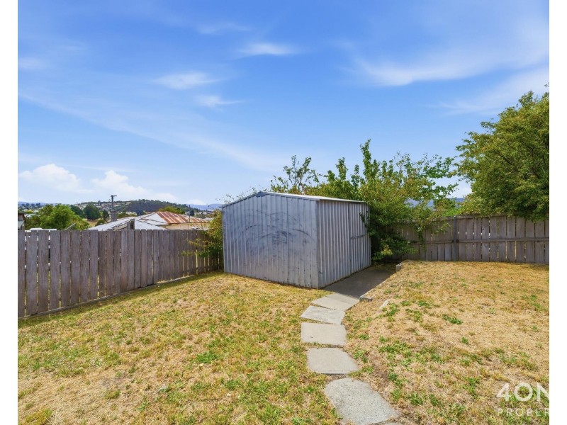 8 Centenary Crescent, Claremont TAS 7011