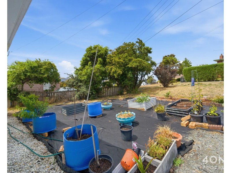 8 Centenary Crescent, Claremont TAS 7011