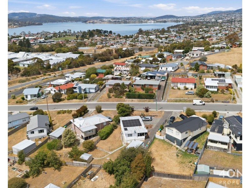 8 Centenary Crescent, Claremont TAS 7011