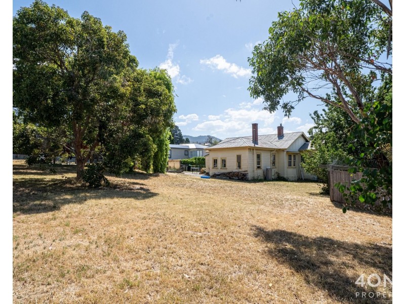 15 Hilton Road, Claremont TAS 7011