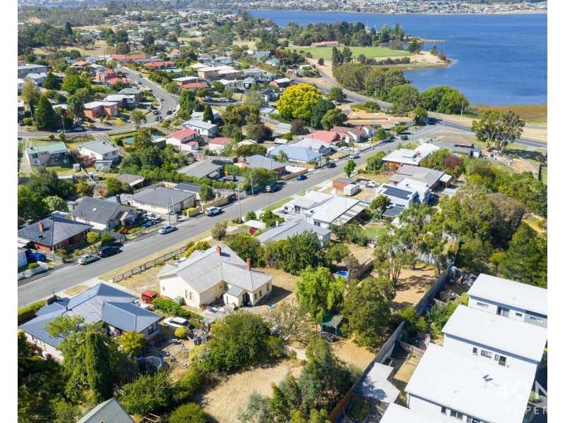 15 Hilton Road, Claremont TAS 7011