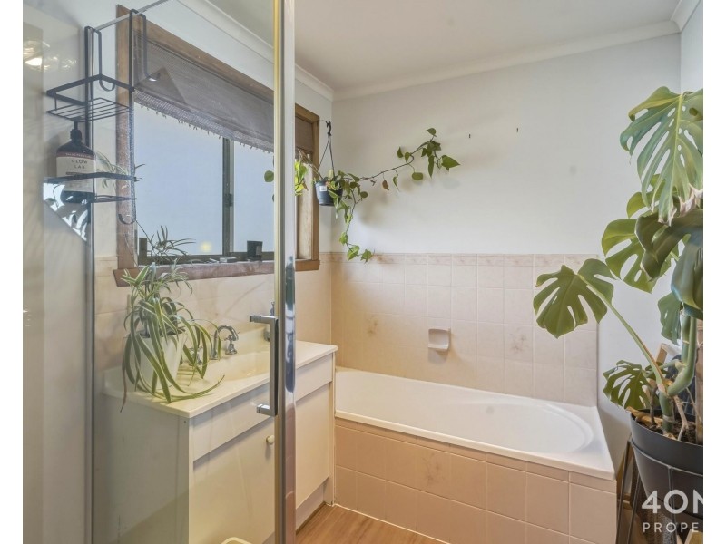 2/4 Bosco Drive, Glenorchy TAS 7010