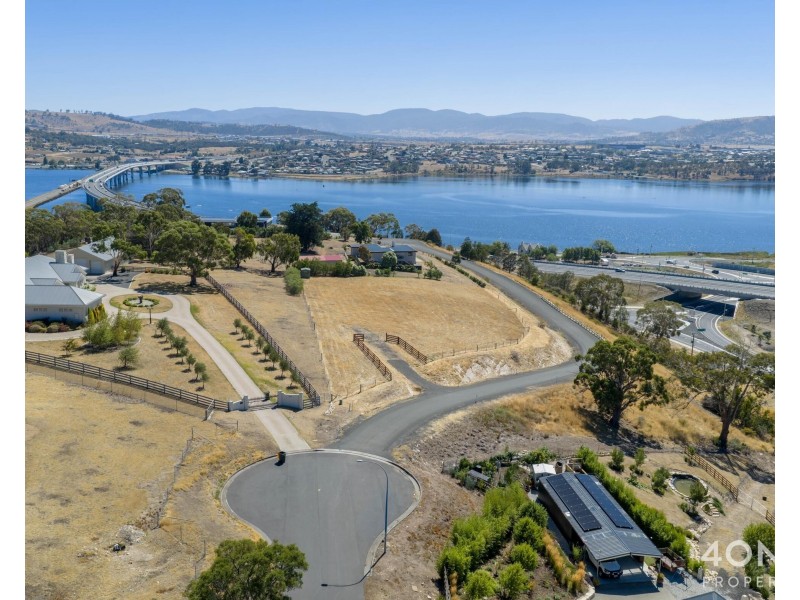 13 Dickenson Drive, Granton TAS 7030