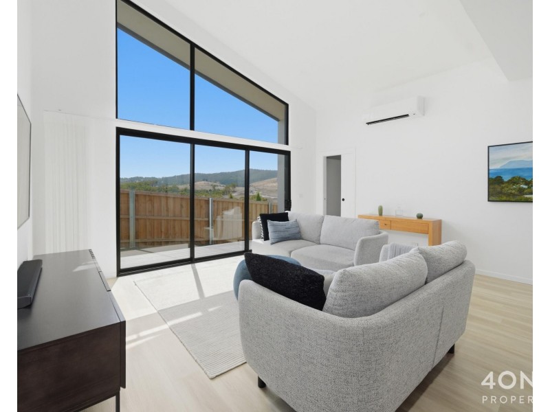 1/40 Emerald Drive, Rokeby TAS 7019