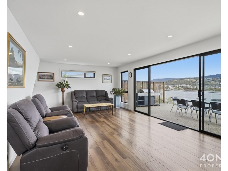 17 Wendourie Parade, Austins Ferry TAS 7011